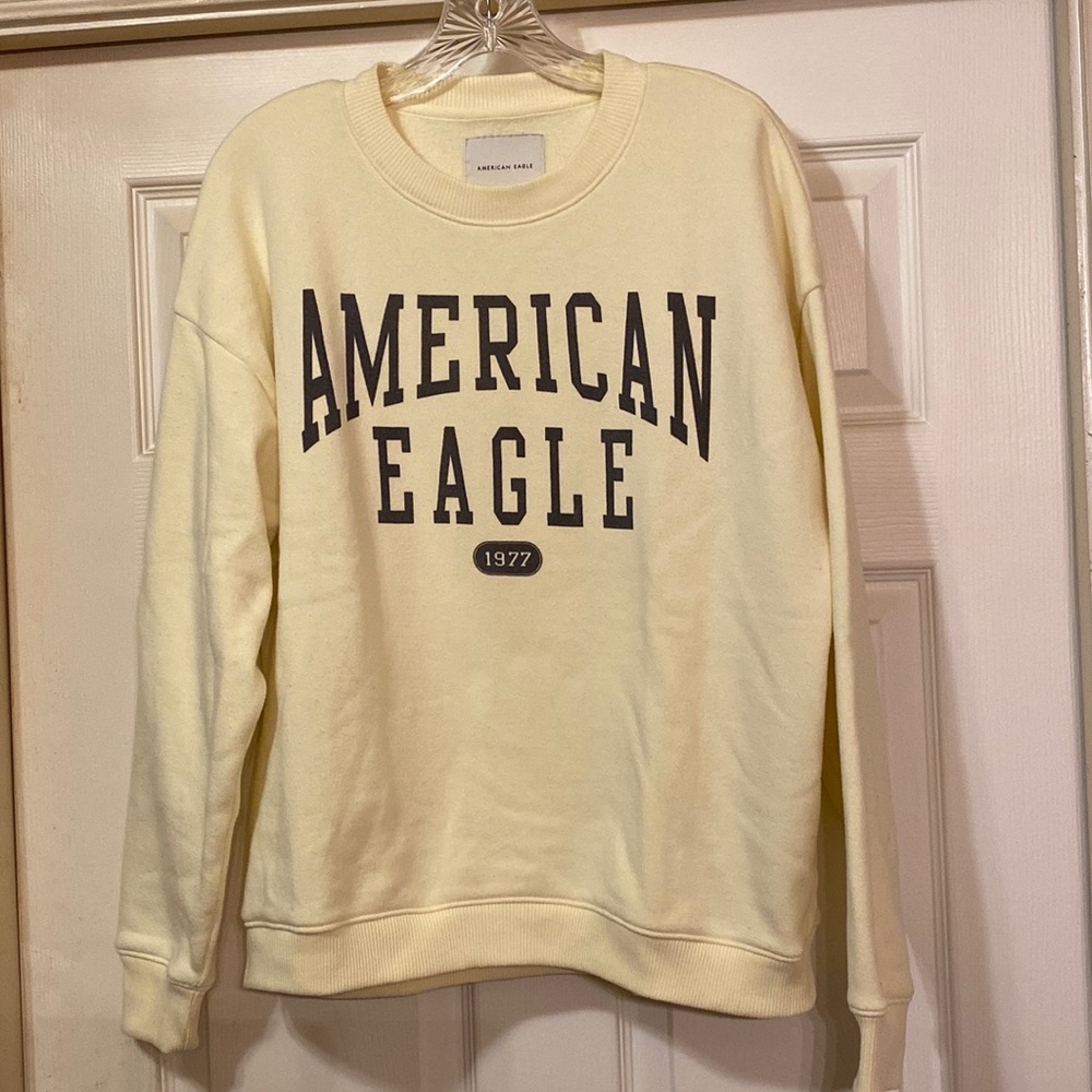 AE YELLOW SWEATSHIRT SIZE M